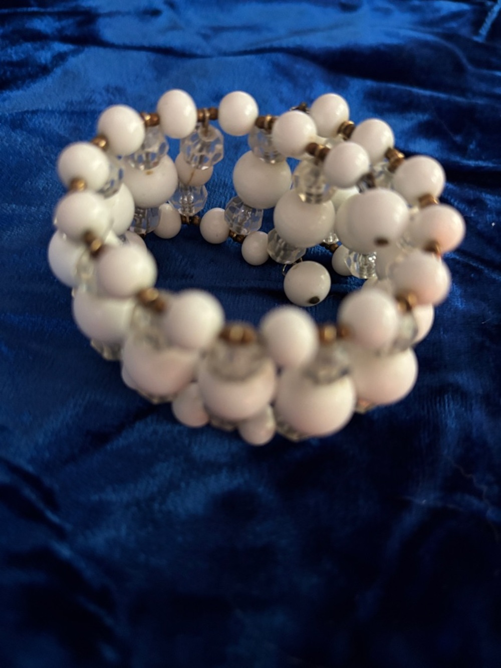 Miriam Haskell Vintage White milk beads & glass bead memory wire bracelet - Picture 2 of 7